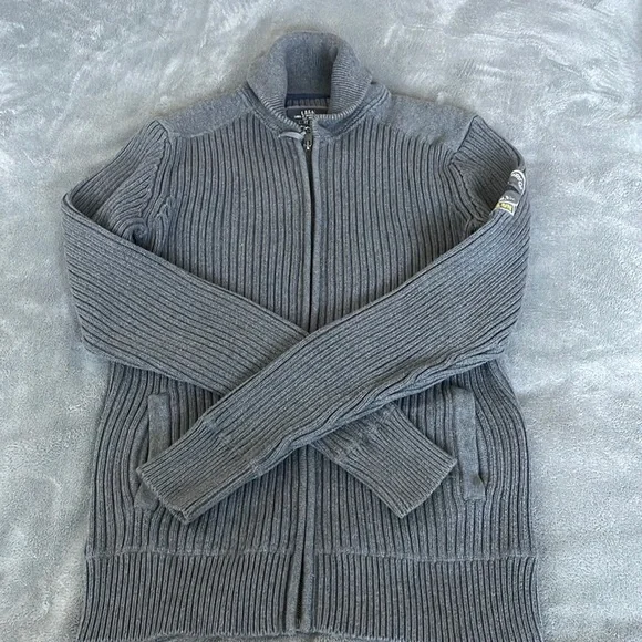 H & M Sweater - Picture 1 of 14